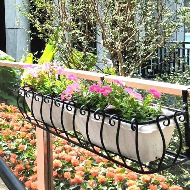 Wetterfester Blumentopfständer aus Eisen für den Balkon