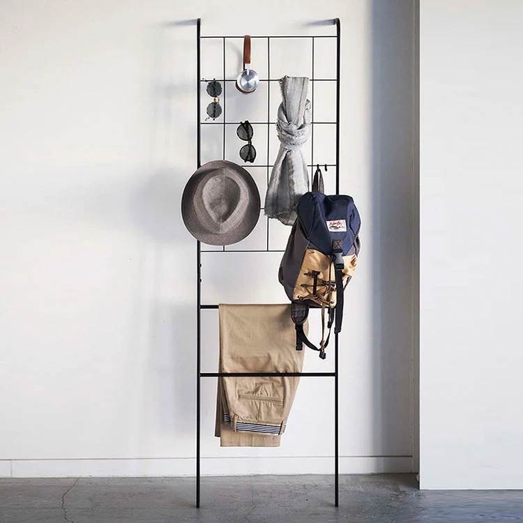 Badezimmer-Handtuchhalter mit Metallständer